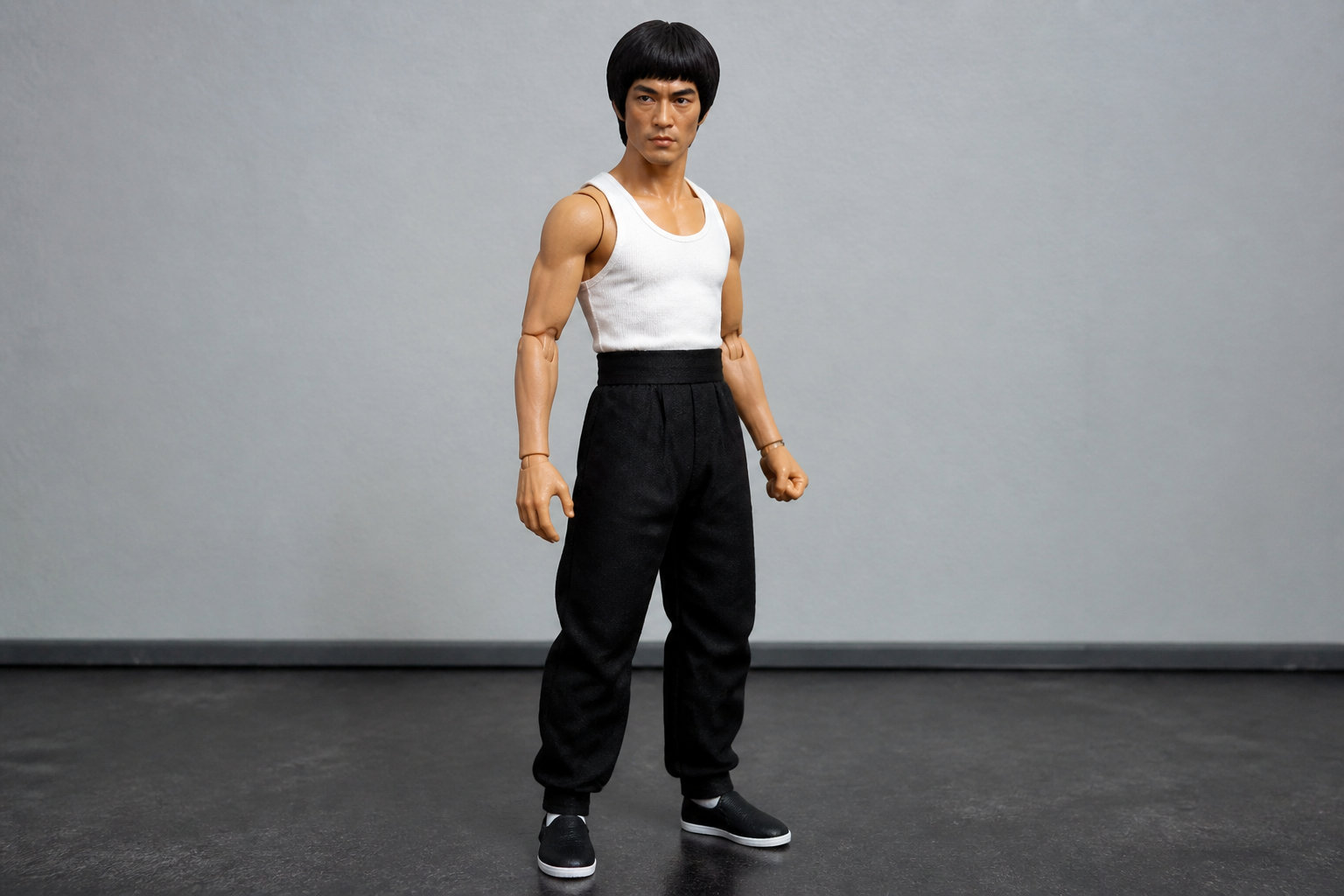 Les différents visages de la figurine Bruce Lee en collection
